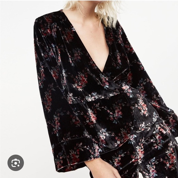 ZARA Velvet Wrap Top Sz S Black Floral Boho Gypsy Bell Sleeves V Neck Whimsical - Picture 16 of 16